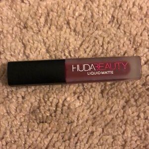 Huda Beauty Liquid Matte lipstick